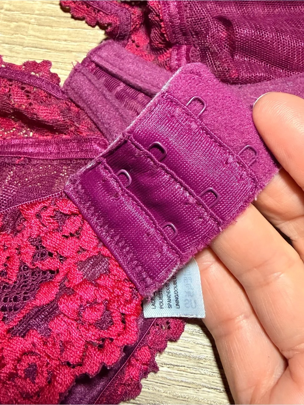 Wacoal Two-Tone Lace Underwire Bra in Berry and Red size 32DD